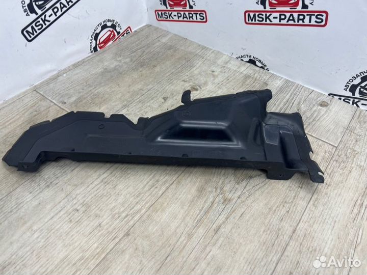 Дефлектор радиатора правый Peugeot 308 T7 2009