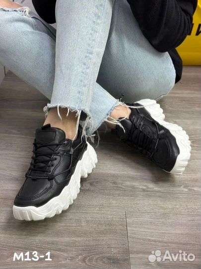 Кроссовки женские