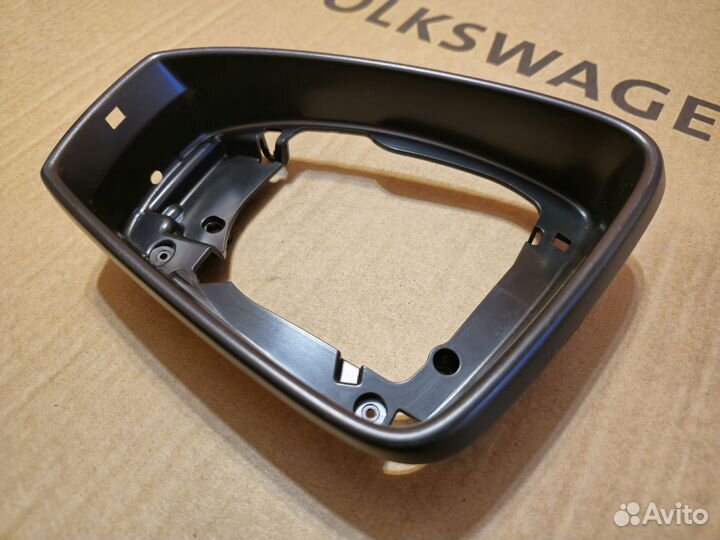 Рамка левого зеркала Тигуан 2