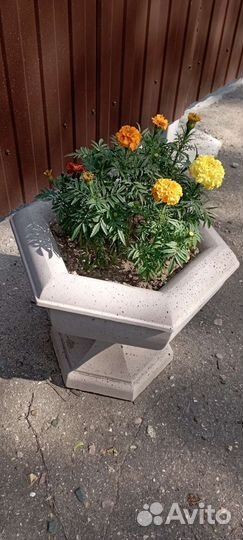 Садовые вазоны из бетона