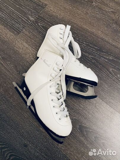 Продам фигурные коньки р.32