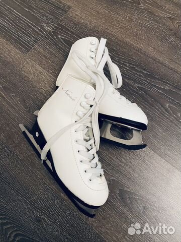 Продам фигурные коньки р.32