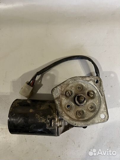 Моторчик переднего стеклоочистителя Mercedes 308