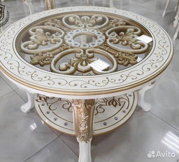 Стол и стулья