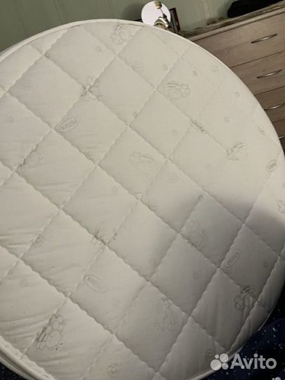 Кроватка для новорожденных с маятником