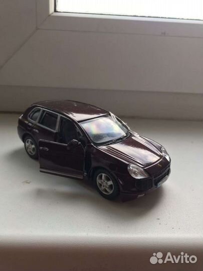 Модель Porsche Cayenne 1/38 Kinsmart