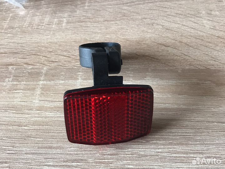 Светоотражатель красный на велосипед