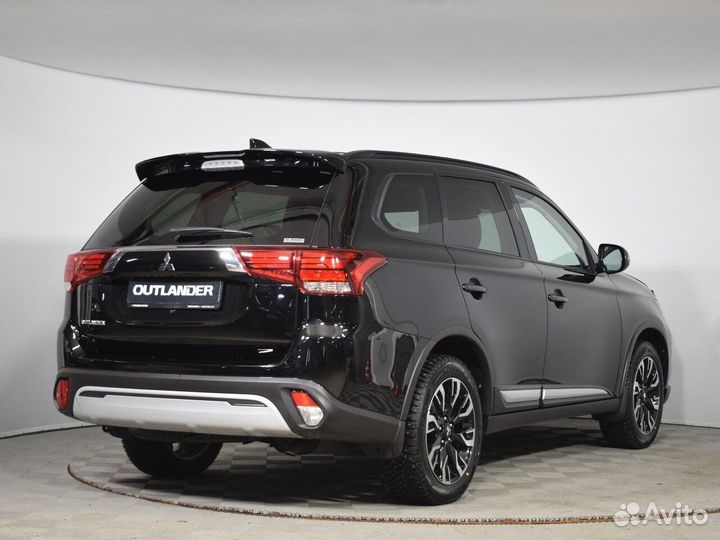 Mitsubishi Outlander 2.0 CVT, 2022