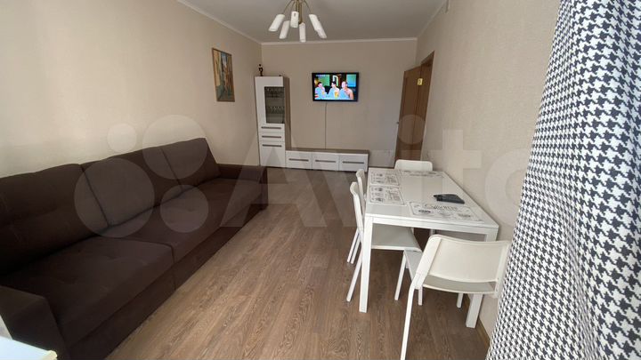 2-к. квартира, 40 м², 1/8 эт.