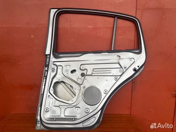 Дверь задняя правая Vw Golf 5+ BSE 2009