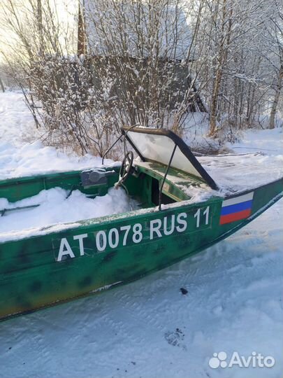 Лодка с мотором