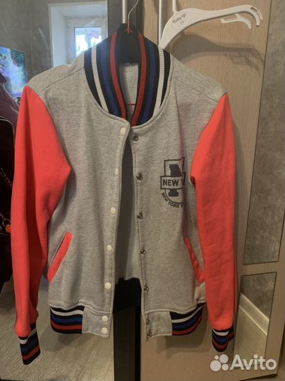 Отдам даром женские вещи