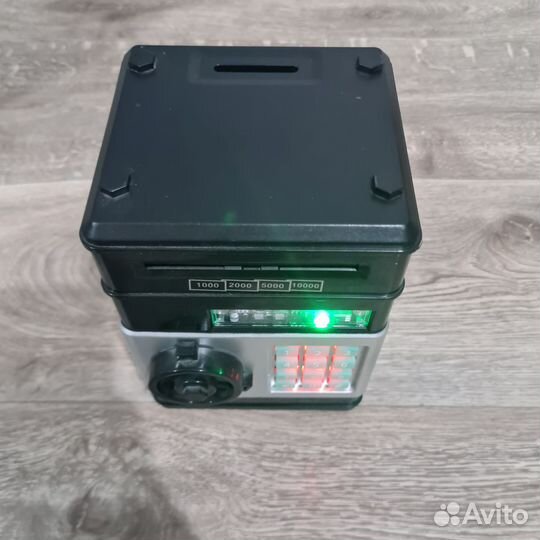 Игрушечный сейф