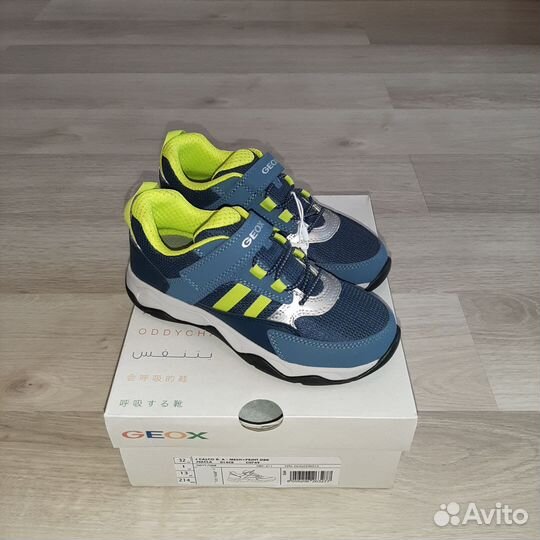 Новые кроссовки Geox р 32