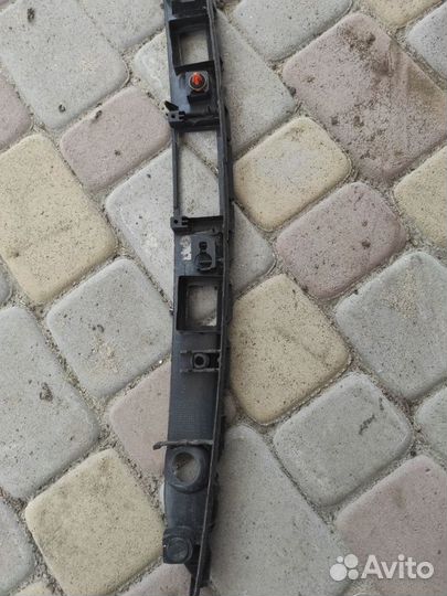 Накладка крышки багажника задняя Mercedes C250