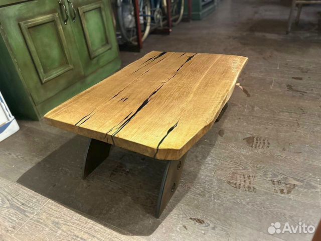 Низкий столик из массива