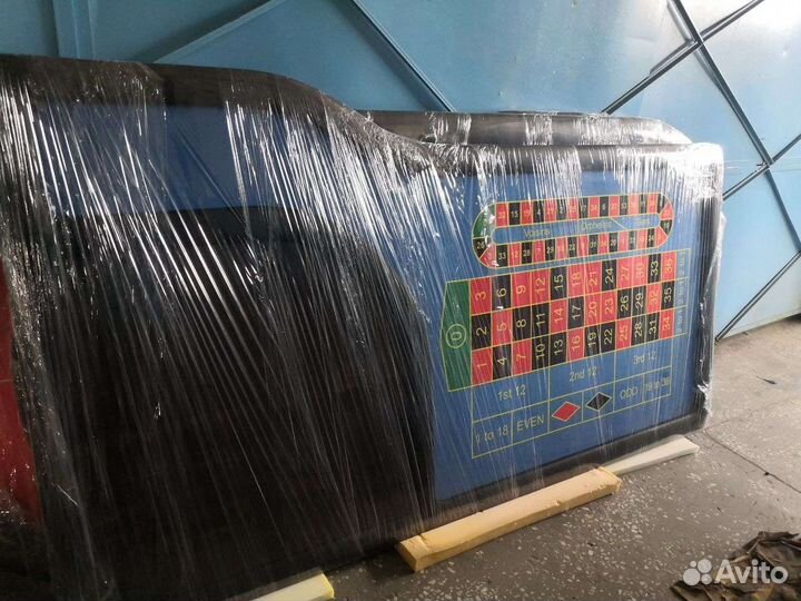 Покерный стол с рулеткой