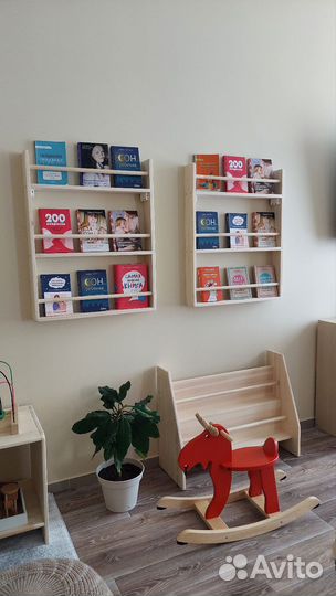 Полка книжная настенная в духе Монтессори