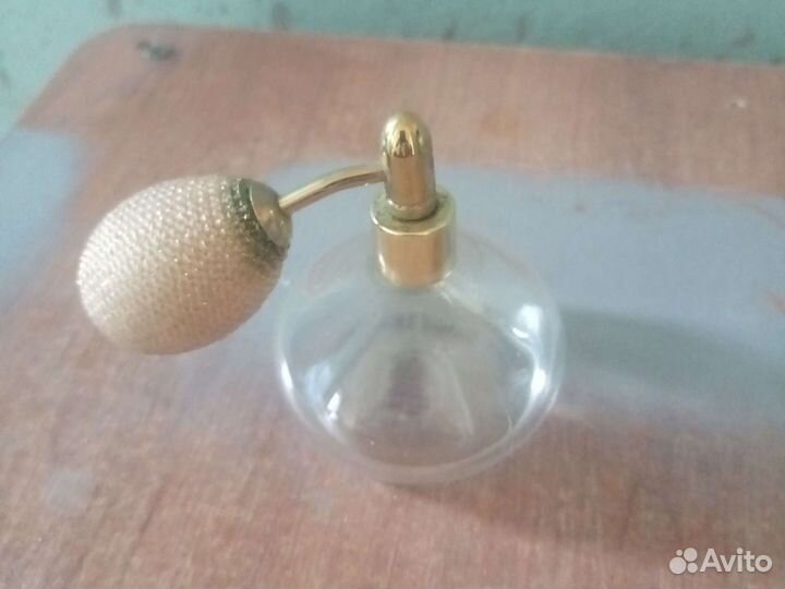 Старинная бутылка из-под духов