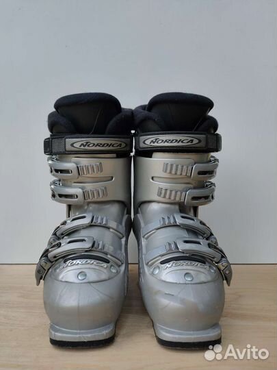 Горнолыжные ботинки