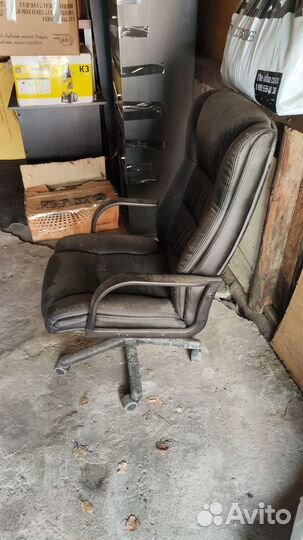 Офисное кресло