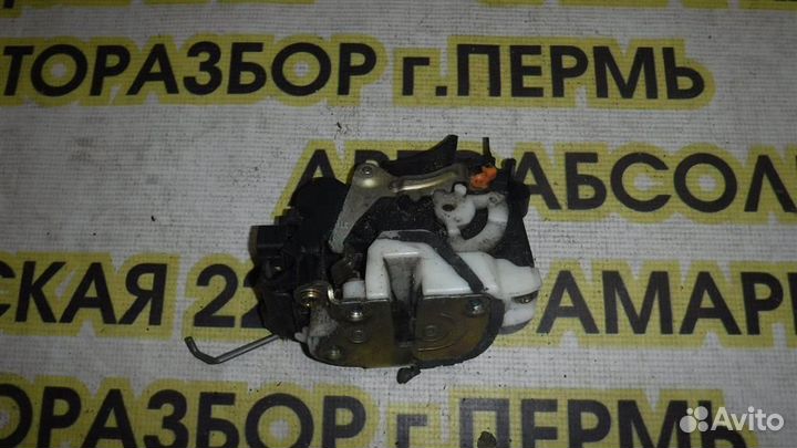 Замок двери передней правой Mitsubishi Outlander