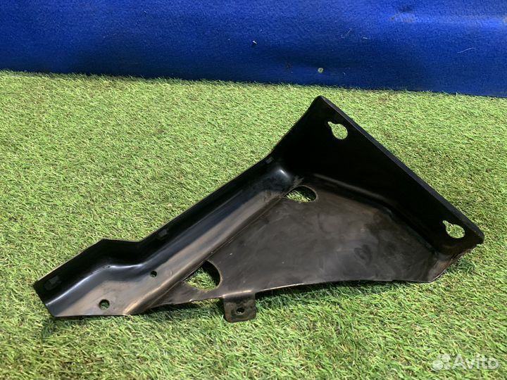 Кронштейн воздушного фильтра Cadillac Escalade 3