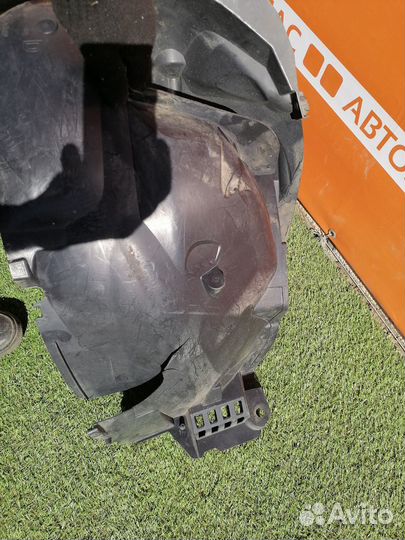 Подкрылок передний Renault Логан 2 Сандеро 2