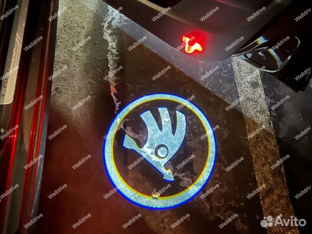 Подсветка дверей с лого Skoda Octavia A5 дорест