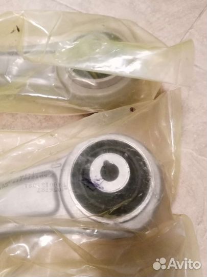 Рычаг передний нижний поперечный Мерседес