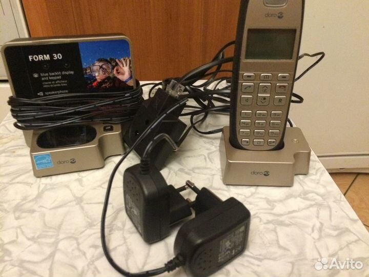 Телефон с двумя базами и трубками