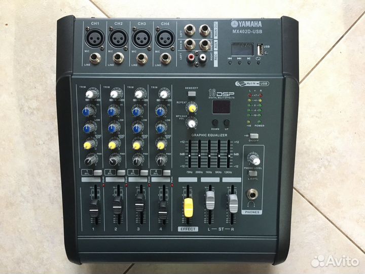 Активный микшерный пульт Yamaha MX402D-USB