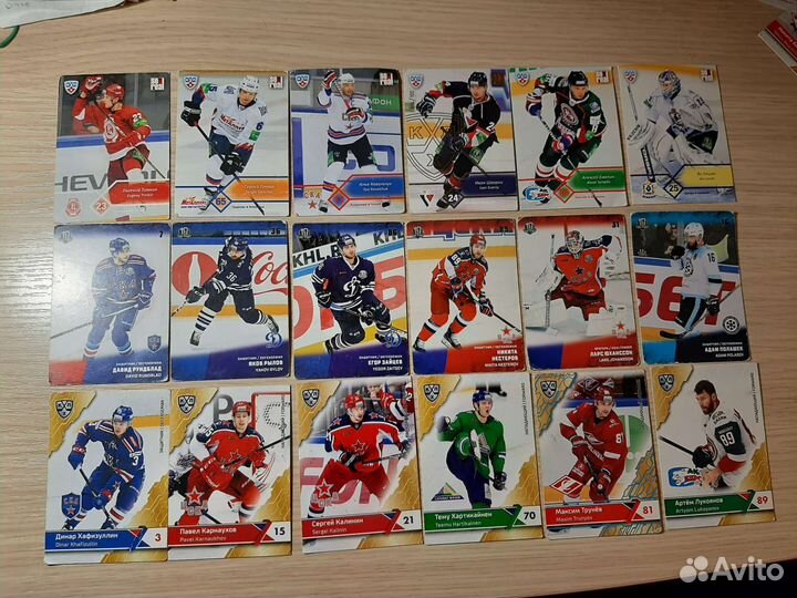 Коллекционные карточки хоккеистов