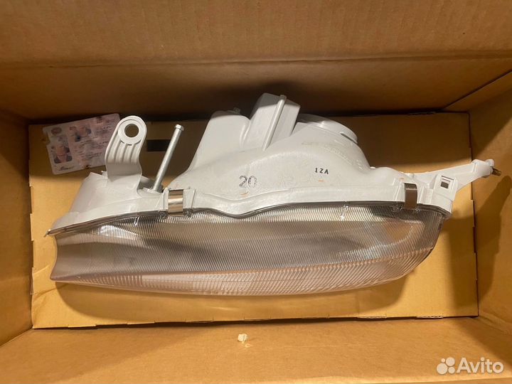 Левая фара новая toyota corona exiv st202