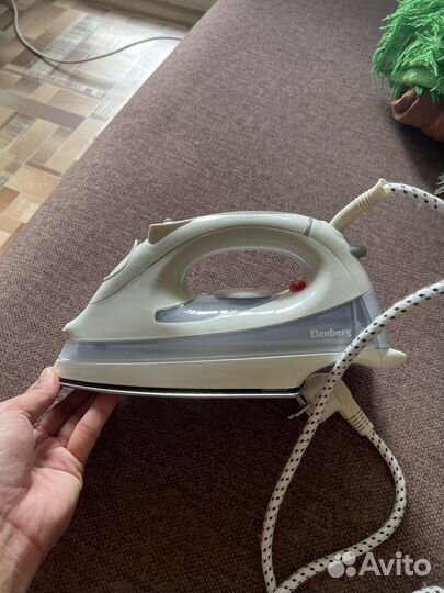 Утюг Elenberg SI 3018