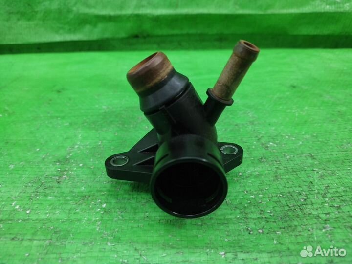 Фланец системы охлаждения Audi Q5 / A4 / A5 / A6