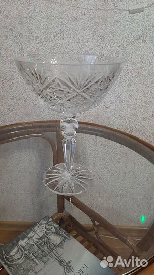 Ваза на высокой ножке