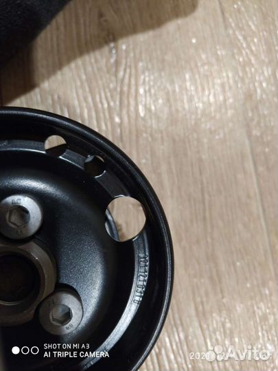 Водяная помпа со шкивом