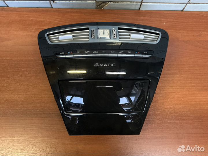 Декоративная панель сборе Мерседес C W216