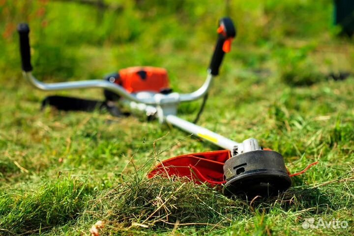 Покос травы триммером
