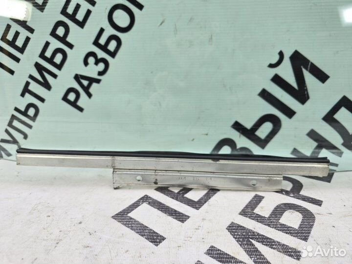 Стекло двери заднее левое Toyota Camry 50