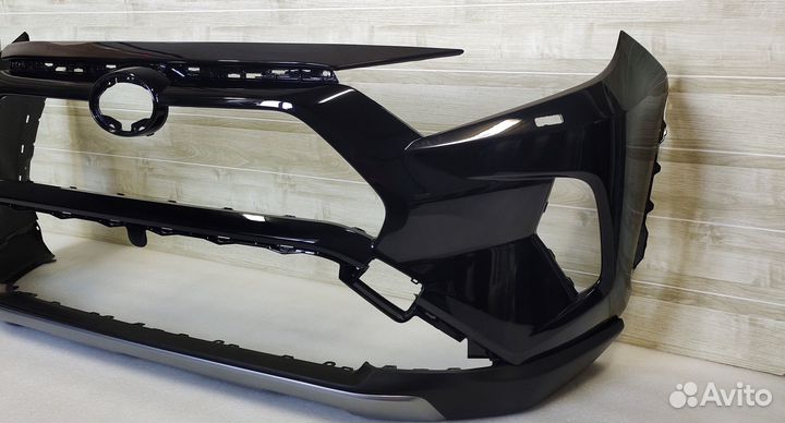 RAV4 -5 Передний бампер верх+низ без дефектов бу