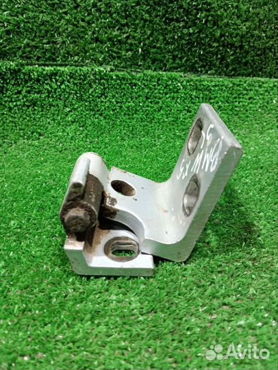 Петля двери X5 E53 (00-07) зад L ниж б/у (арт. 41528269845)