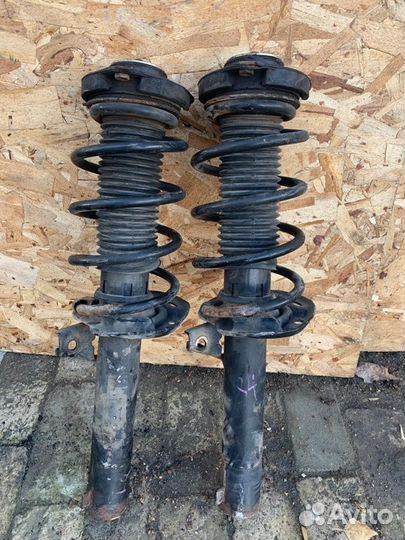 Стойка подвески передняя Volkswagen Golf 6