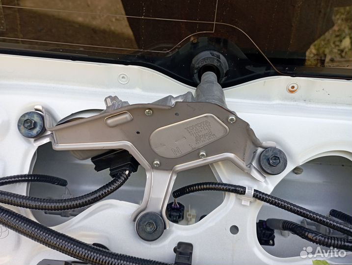 Моторчик заднего дворника на Тойота Рав 4 2020 год