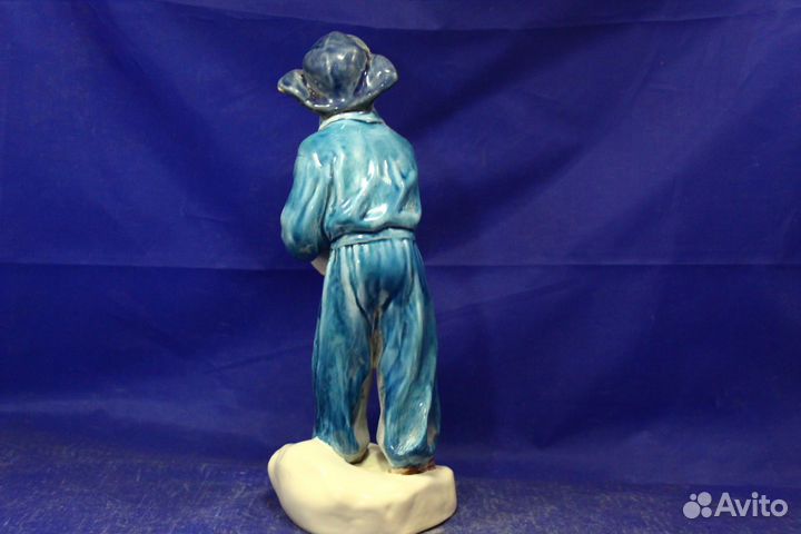 Статуэтка Мальчик со снежком зик Конаково Счастлив