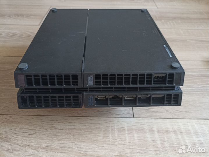 Sony Playstation 4 (PS4)