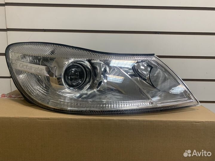 Фара правая Skoda Octavia (A5 1Z) 2009-2013