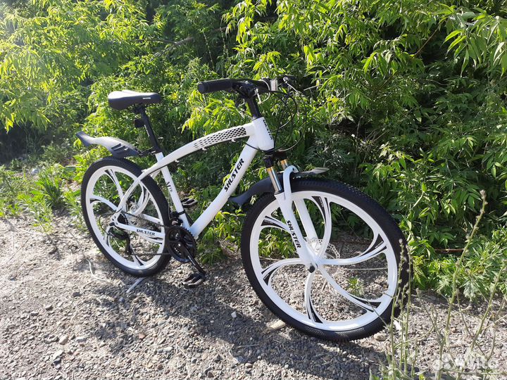 Велосипед новый, на литых дисках 26 дюймов