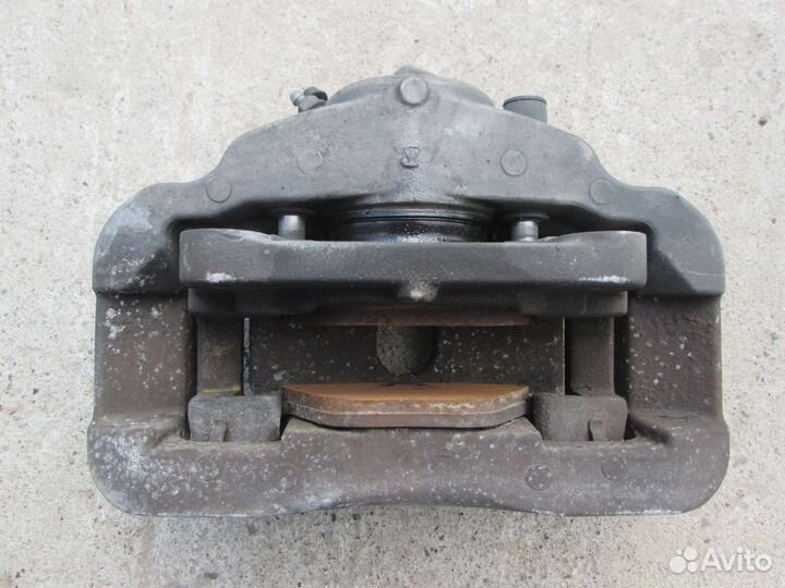 Тормозной суппорт передний правый BMW 7 серия E65